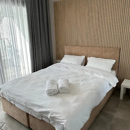 Caesar And Spa Amelius * Trikomo